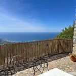 Holiday home Superbe Maison De Village Authentique Vue