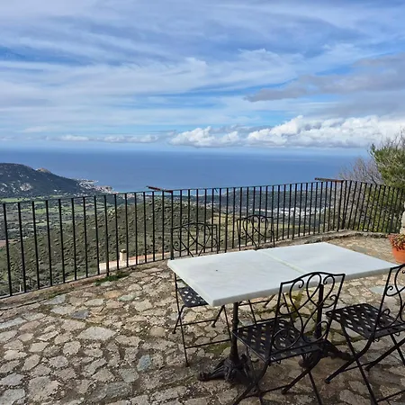 Holiday home Superbe Maison De Village Authentique Vue *